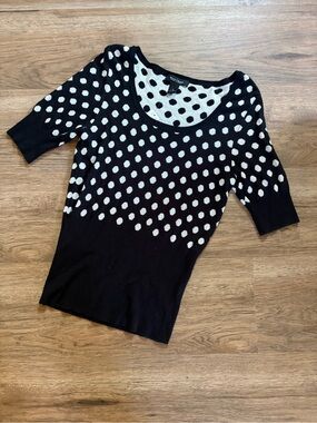 White House Black Market Black & White Polka Dot Scoop Neck Knit Top 3/4 Sleeves